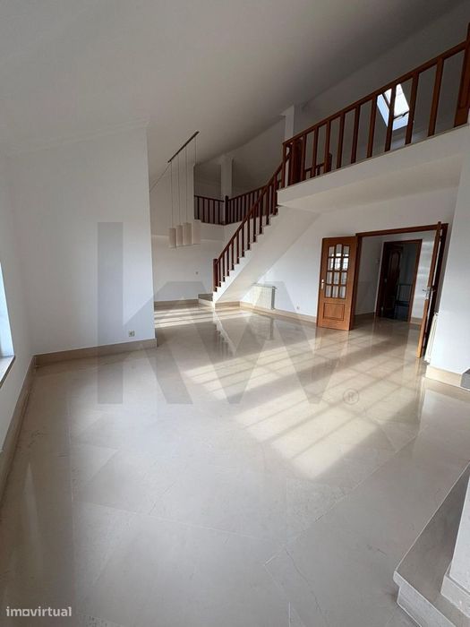 ARRENDA T3+1 Condomínio Privado | piscina, garagem e jardim centro Alc