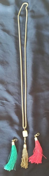Colar comprido dourado com 3 pendentes amovíveis