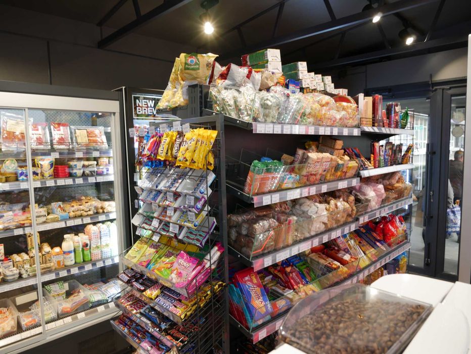 Торгове обладнання, стелажі торгові для магазину