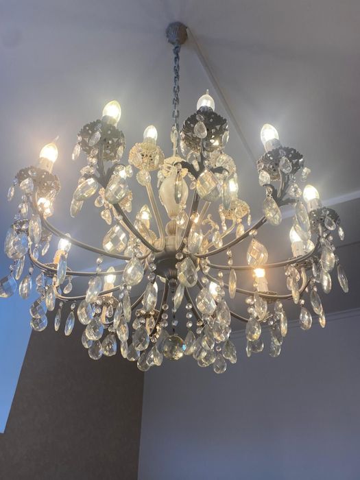 Lustre grande com lampadas