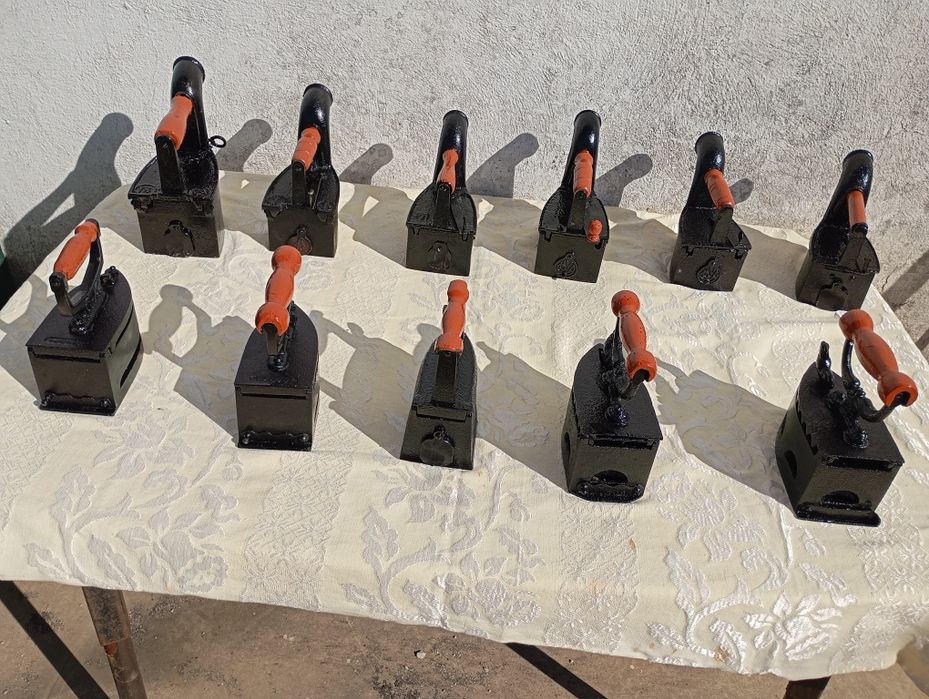 Ferros de engomar a carvão restaurados