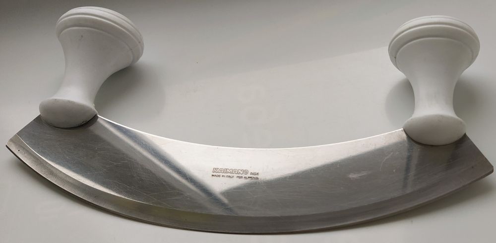 Ніж для зелені, сиру меццалуна півмісяць