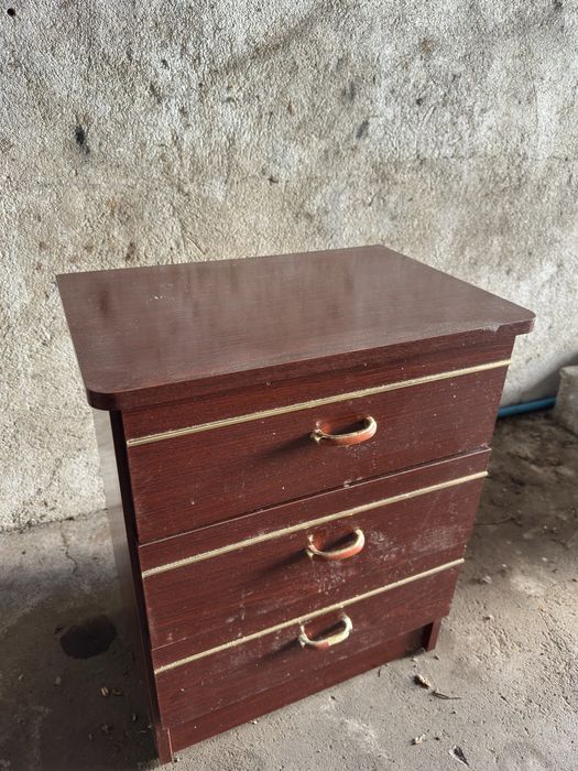 Mesa de Cabeceira em Madeira – Clássica e Funcional