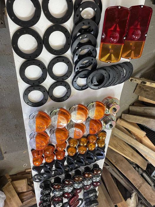 Фонарі габаритні, повторювачі поворотів, стопи Уаз, Зил, Газ 53, КАМАЗ