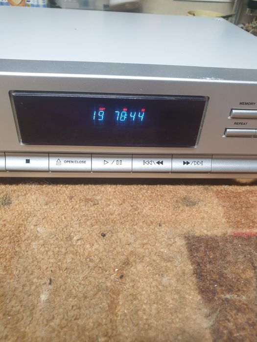 X4-TECH  Odtwarzacz cd