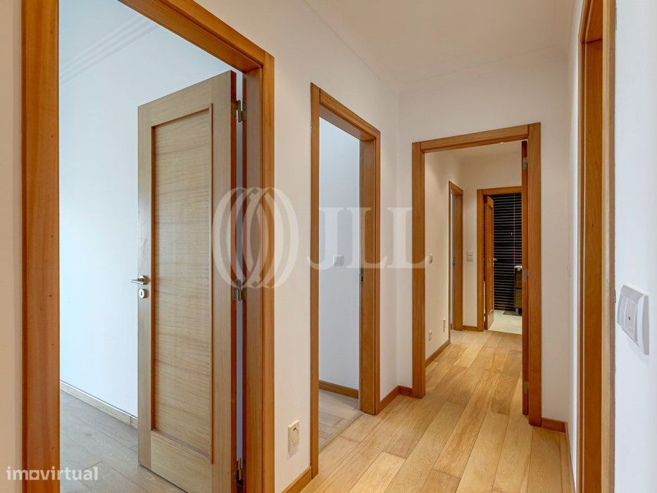 Apartamento T3 no condomínio L Towers, em Paço de Arcos