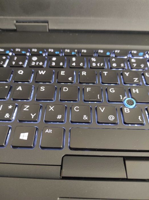 Laptop Dell Latitude 5590 i7-8650U, SDD 256 GB, 16 GB RAM DOTYKOWY EKRAN