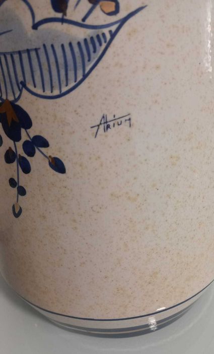 Dois jarrões decorativos pintados à mão