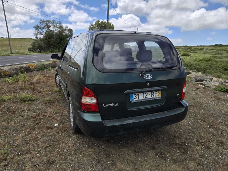 Kia Carnival 7 lugares - 2001