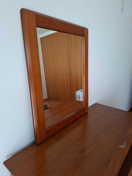 Cómoda de madeira cerne + Espelho da mesma coleção