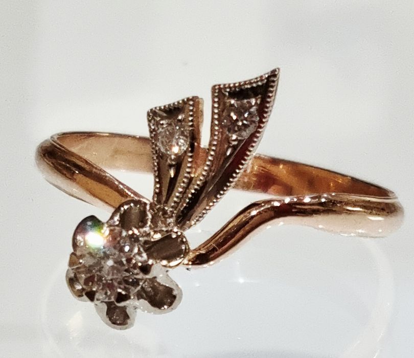 Золота каблучка з діамантами. ct 0,29