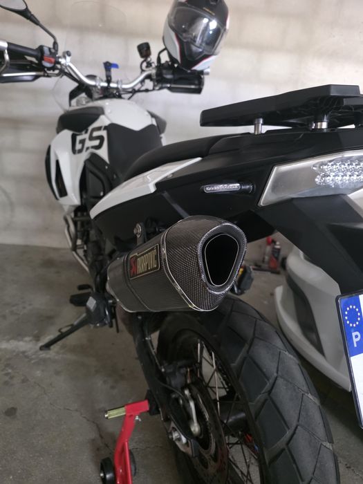 Escape Moto Akrapovic carbono