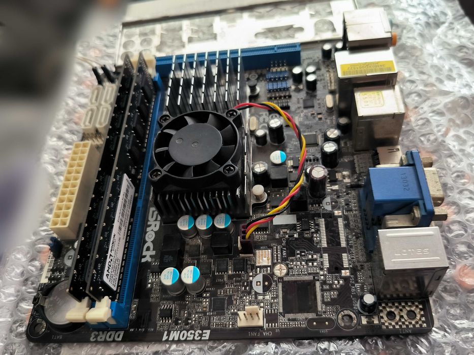 Комплект NAS Mini-ITX: AsRock E350M1