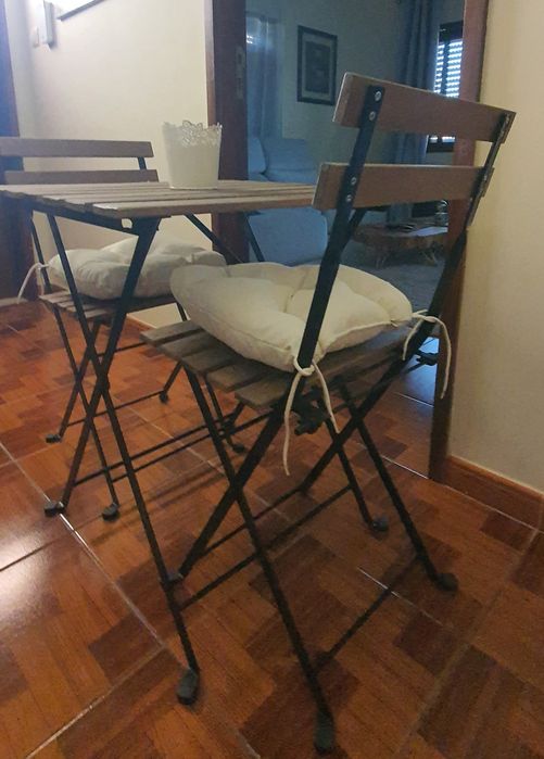Conjunto de Mesa e 2 cadeiras