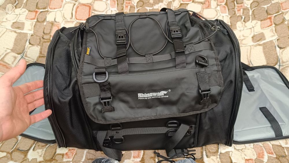 Сумка баул на багажник мотоцикла Rhinowalk 40-60л MT4060BK кофр