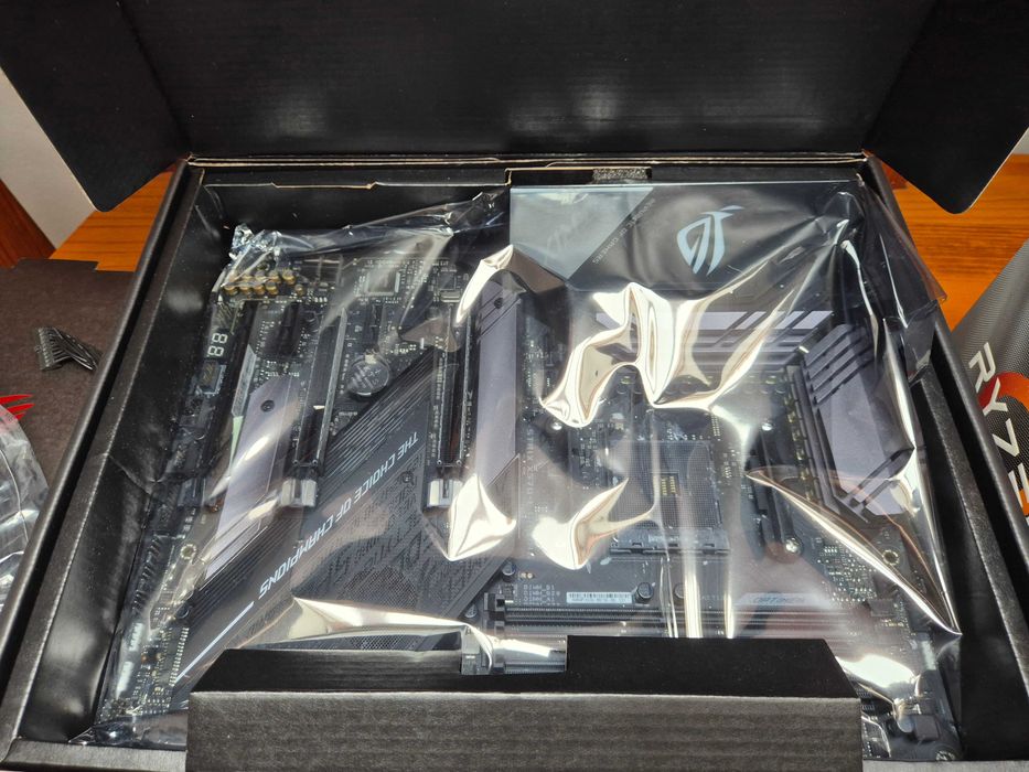 Conjunto Motherboard ROG STRIX X570-E + Ryzen 7 3800X