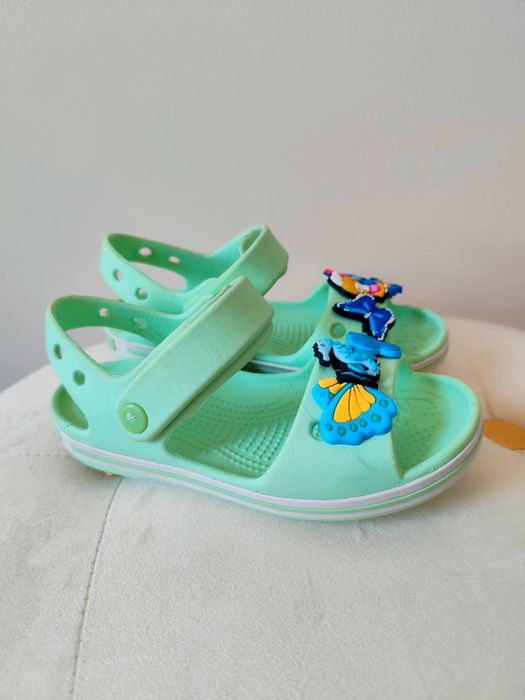 Crocs C12 29 30 sandałki dla dziewczynki przypinki wodoodporne