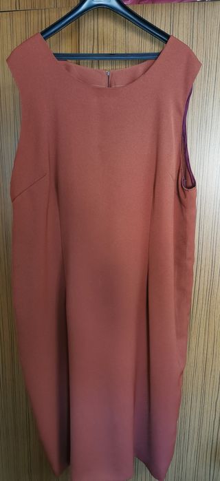 Garsonka elegancka ruda