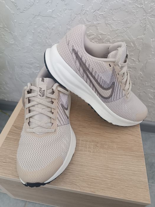 Кросівки Nike оригінал, розмір 37, ідеальний стан