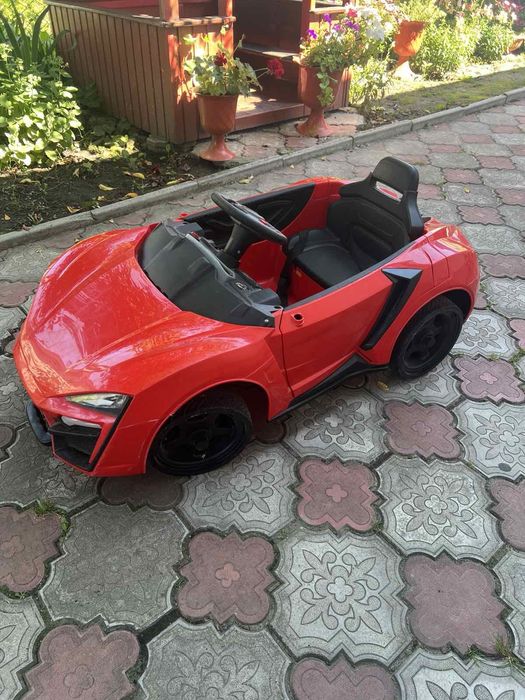 Крутий дитячий автомобіль
