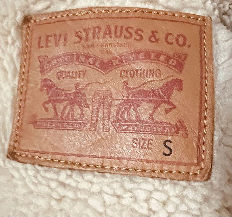 Kurtka Levis Sherpa Trucker’90 z kożuszkiem