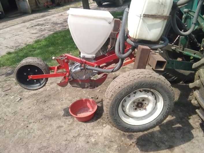 Гарбузова сівалка вакуумна однорядна упс