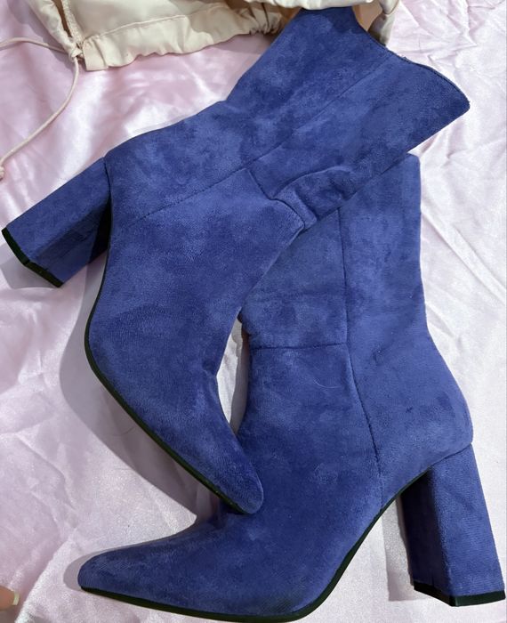 Botas roxas tam 36 de camurça