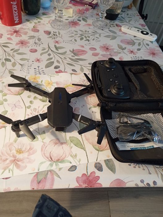 Dron z kamerą blututh