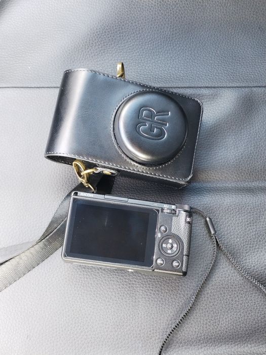 RICOH GR iiix...