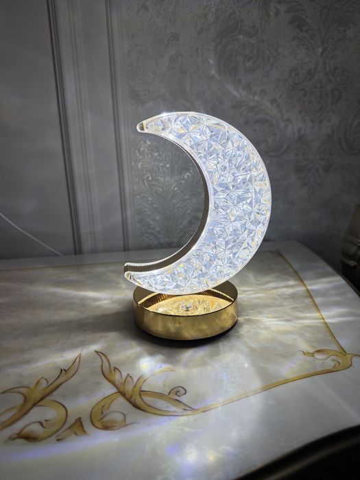 Акрилова лампа у вигляді місяця