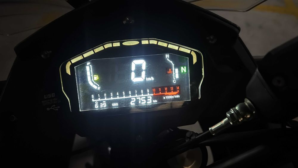 Chega de trânsito! A tua moto económica para o dia a dia