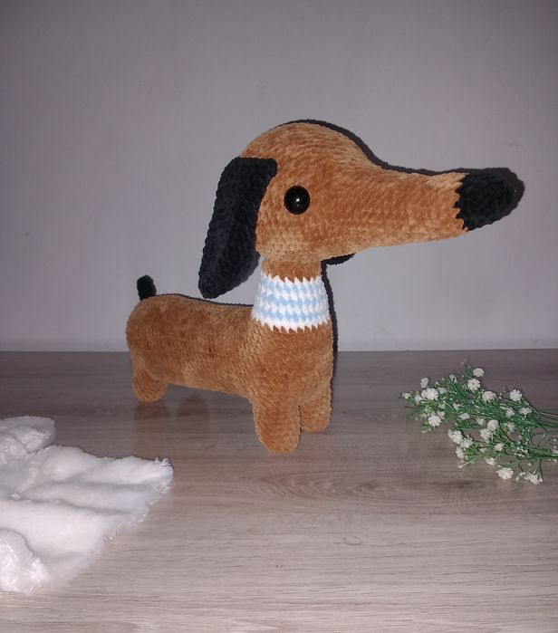 Maskotka/Pluszak amigurumi jamnik Robert na szydełku