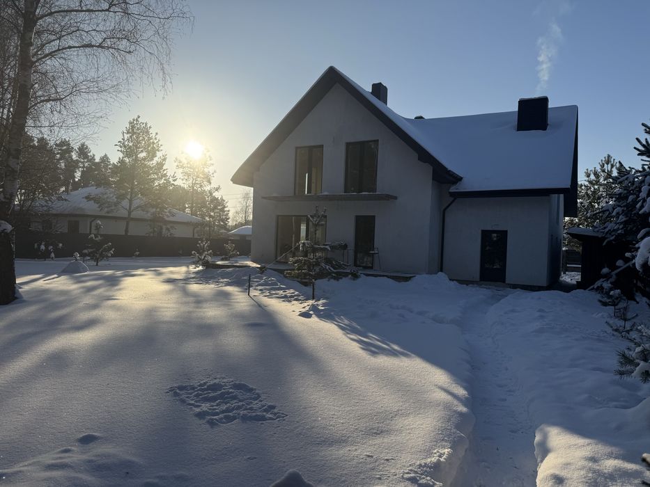 Будинок біля лісу