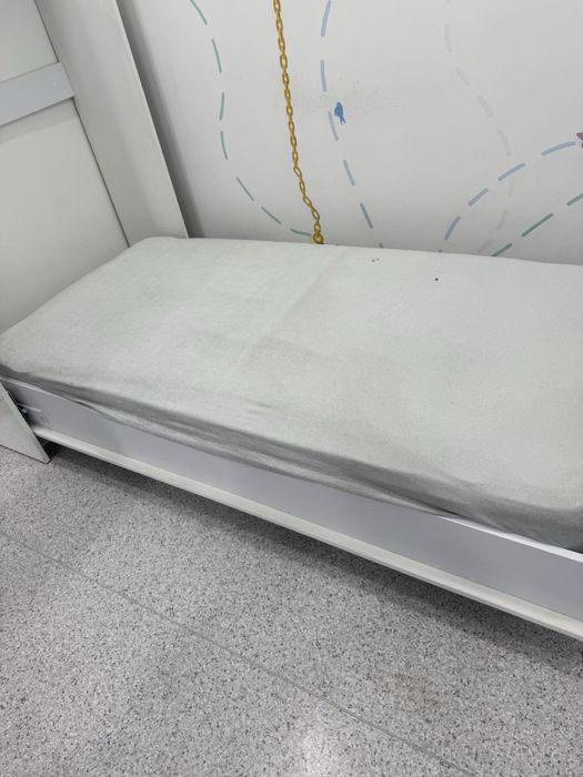 Відкидне ліжко, вмонтоване в стіну (шафа-ліжко)