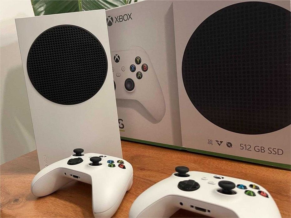 Xbox Series S + 2 Pady
