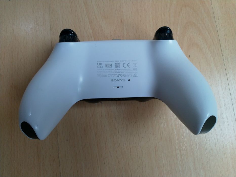 Pad do konsoli PS5