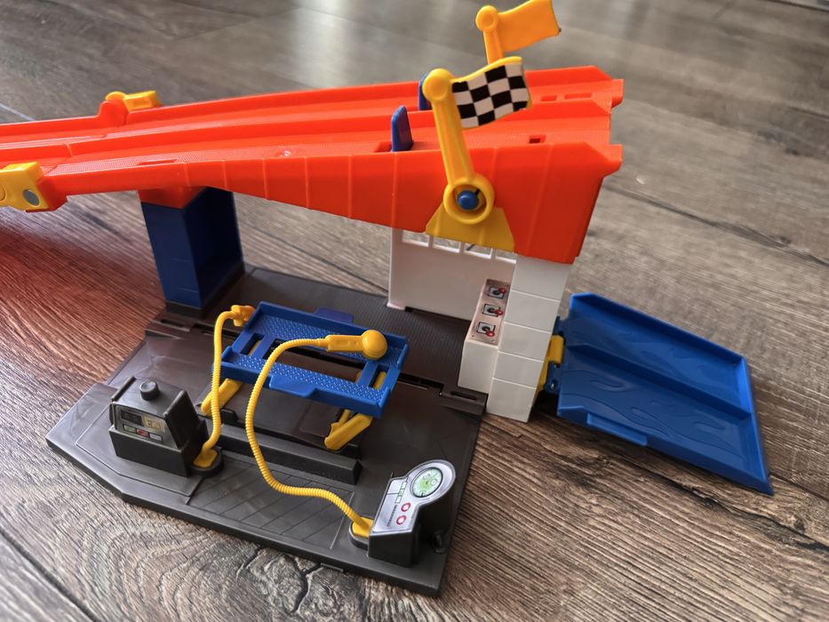 Hot Wheels Хотвілс трек, станція тех. обслуговування