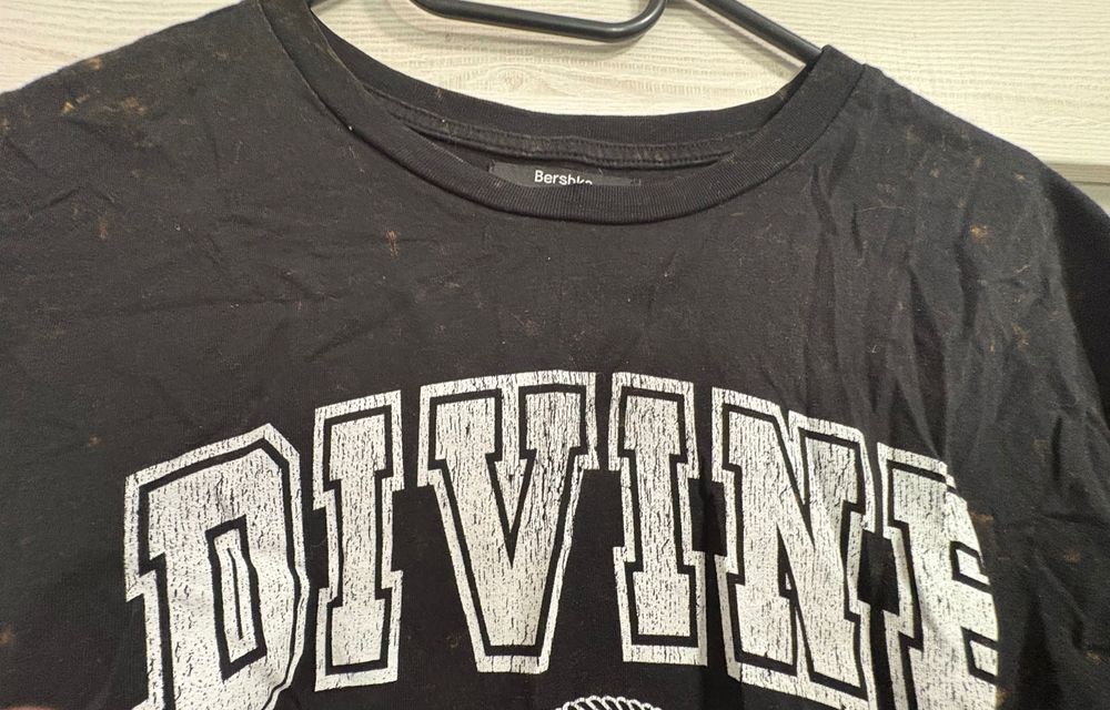 Czarny T-shirt crop top  – Vintage Acid Wash Look