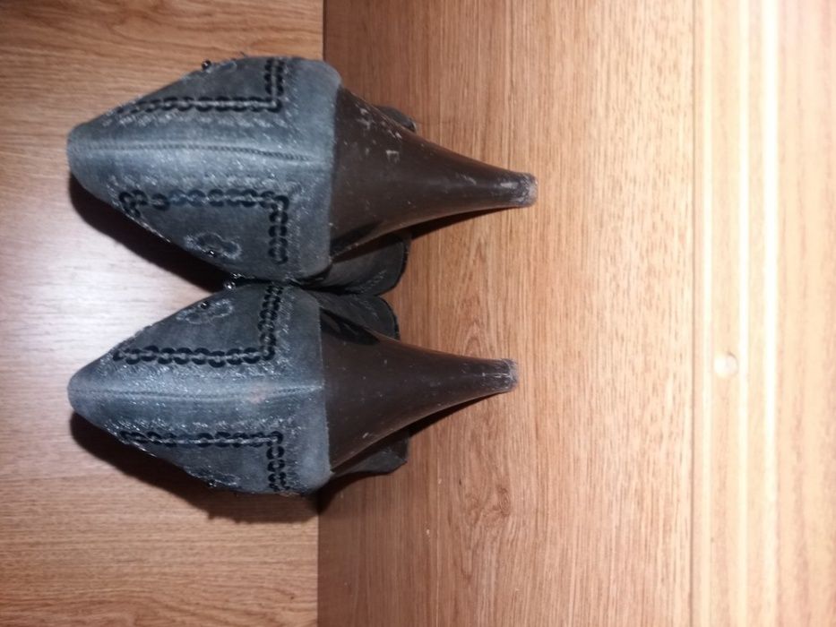 Туфли на шпильке.