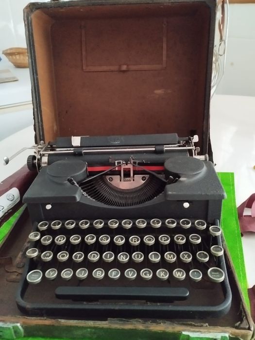 Maquina de escrever antiga