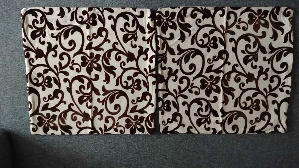 Dekoracyjne poszewki na poduszki brązowe kwiaty 2 szt 43 x 43