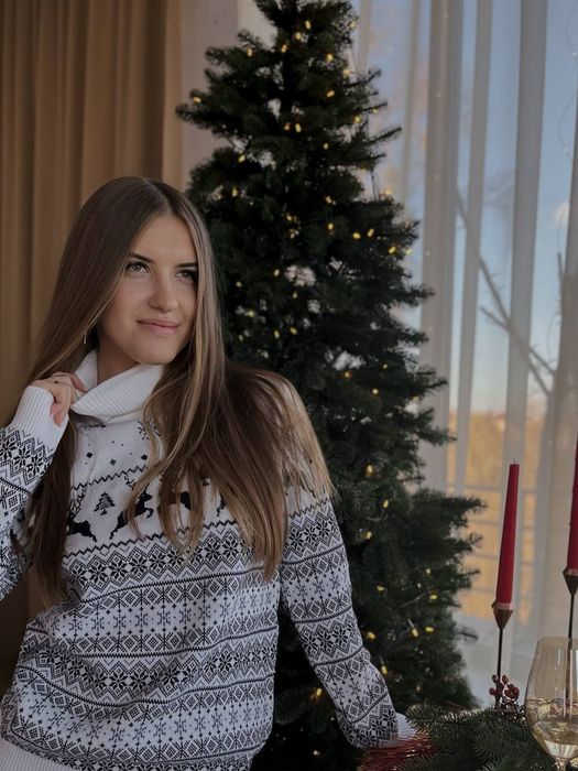 Новорічний жіночій светр. 2 кольори.