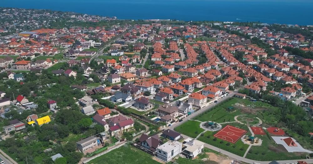 Участок 6 соток в Совиньоне, центр « Люстдорфа».