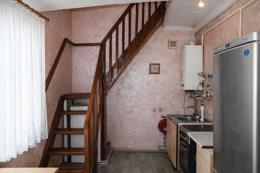 Продам 2-х этажный дом в 15 минутах езды от города