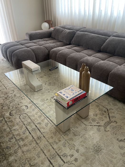 Mesa de centro em vidro com base de Mármore