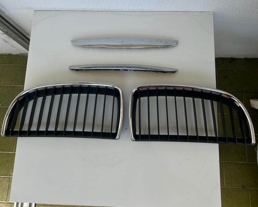 Grelhas E90 E91  BMW
