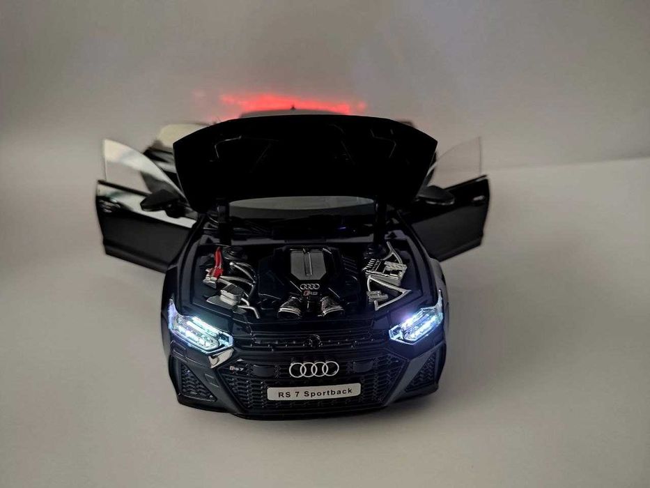 Металева колекційна модель Audi RS7 Sportback 1:18 з пультом-брелоком преміальна ліцензована в оригінальній коробці