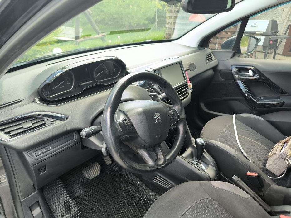 Peugeot 208, 1.4 dhi robot