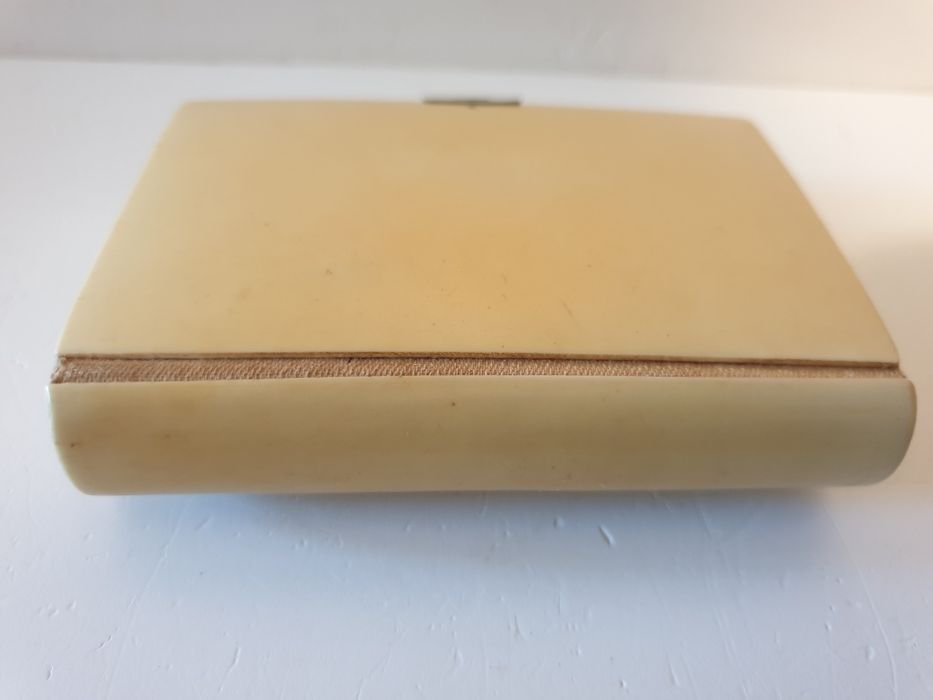 Antigo manual da Missa e da confissão com linda capa em celuloíde