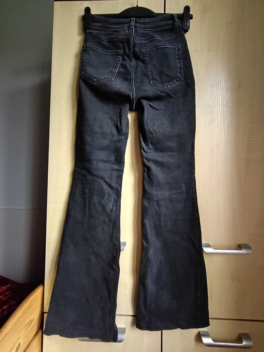 Czarne spodnie z rozszerzanymi nogawkami H&M Divided 34 XS S2